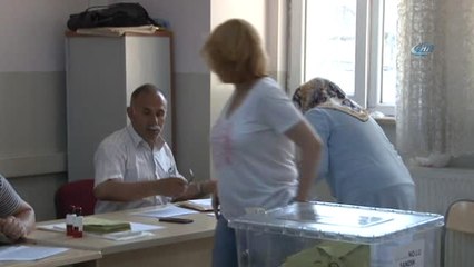 Van'da Sandıklar Açıldı, Oy Sayımı Başladı