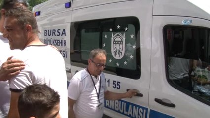 Sedye ile Oy Kullanmaya Gelen Sami Dede: "Oy Kullandım ya Artık Ölsem de Gam Yemem"