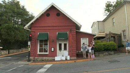 Kitessékelték az étteremből a Fehér Ház szóvivőjét