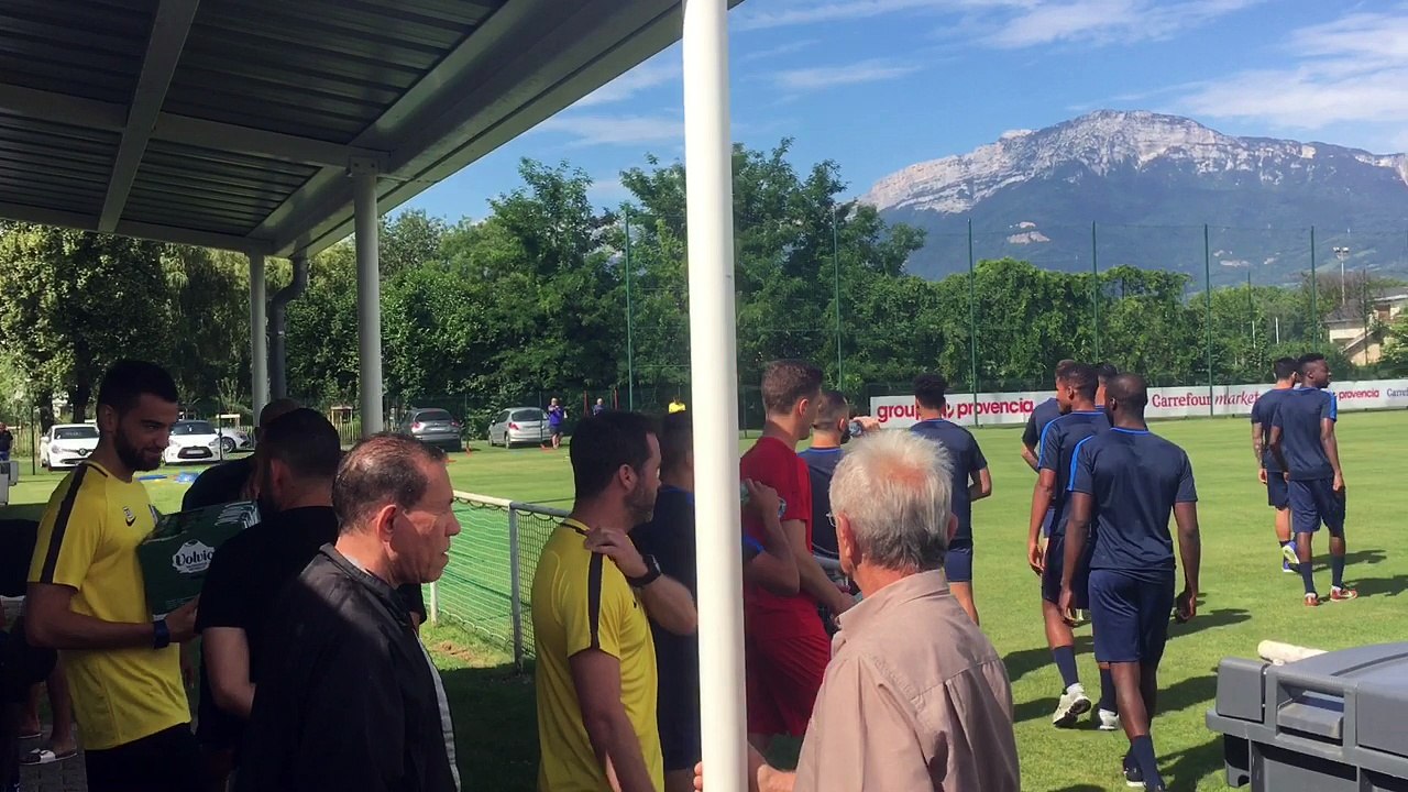Ligue 2 : le GF38 reprend l'entraînement sous le soleil et en public