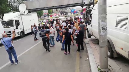 Polisten YSK önüne gidenlere: 'Burayı terk edin yoksa dağıtırız'