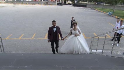 Önce Sandığa Sonra Düğüne Gittiler