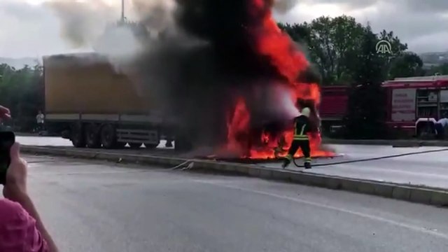 Seyir halindeyken alev alan tır kullanılamaz hale geldi - SAMSUN