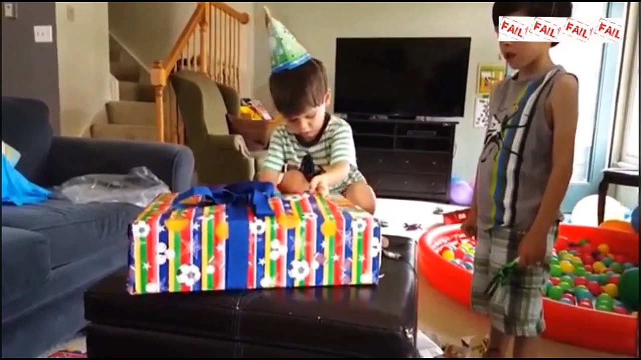 Christmas Fails of 2017 Funny Fail Compilation