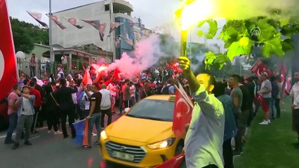 Vatandaşlar sevinç gösterilerinde bulundu - İSTANBUL