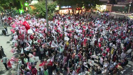 Vatandaşlar Bursa'da kutlamalar yapıyor