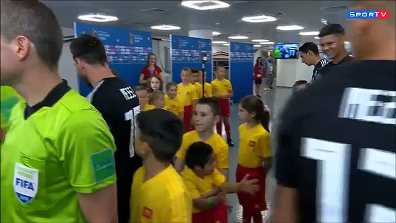 OLHA ESSA REAÇÃO DA CRIANÇA AO APERTAR A MÃO DE MESSI