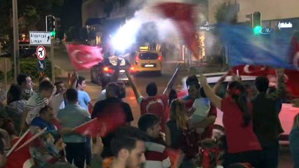 İzmir’de seçim zaferiyle AK Parti’ye akın ettiler