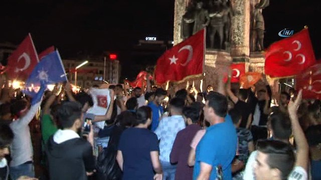 Taksim Meydanı'nda coşkulu kutlama
