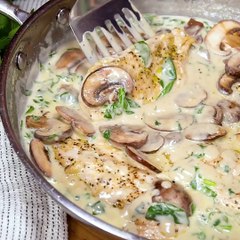 CREMOSO PARMESANO CON AJOS HONGOS Y POLLO