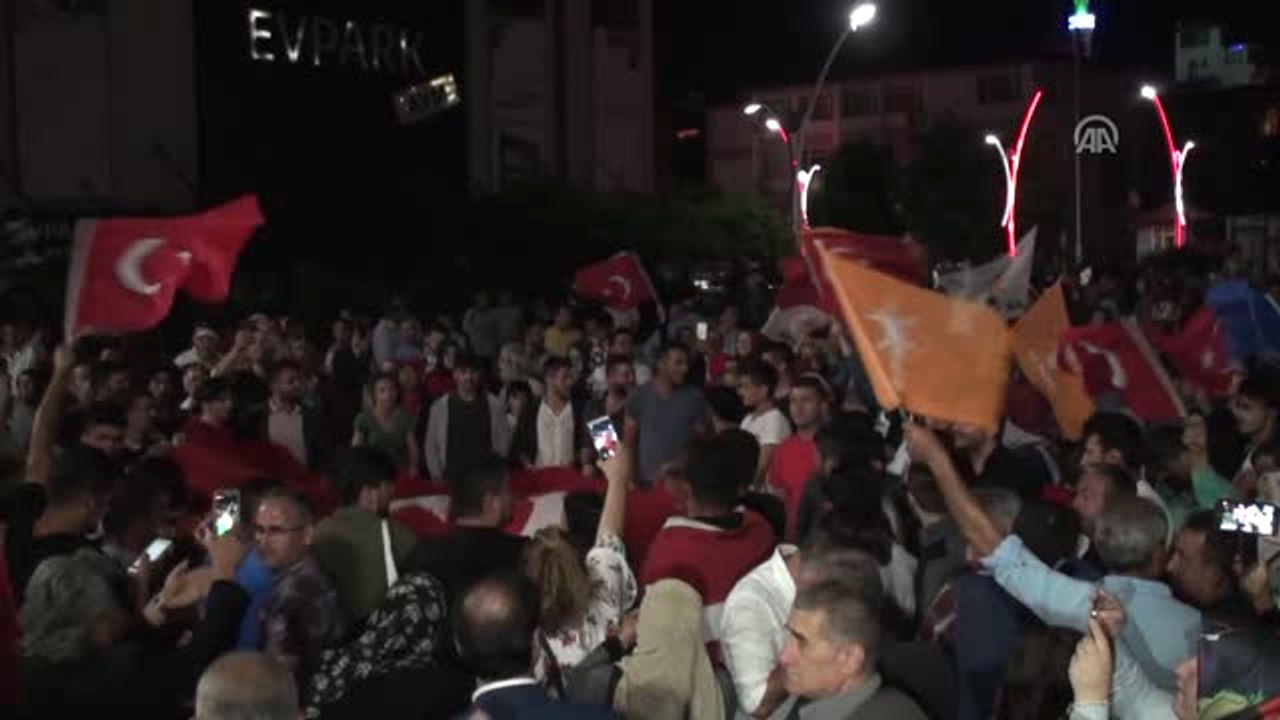 Erdoğan'ın Seçim Başarısı Kutlanıyor