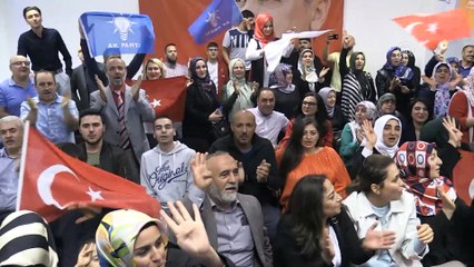 Seçim sonuçları kutlanıyor - BERLİN