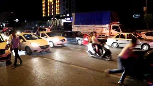İha-Toplu-2)ak Parti'nin Zaferi Yurt Genelinde Kutlandı