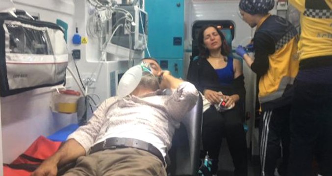 Polis, AK Partililer İle CHP'liler Arasında Çıkan Kavgaya Biber Gazıyla Müdahale Etti