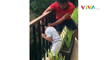 Panik! Kepala Anak Imam Darto Nyangkut di Pagar Besi