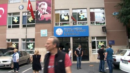 Ünlü sanatçı Demek Akbağ'ın seçim tahmini tutmadı