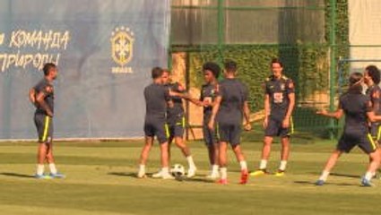 Neymar gets his ears flicked after failing at Brazil keepy-uppy game