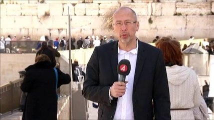 Le direct d'un journaliste suédois perturbé par une femme