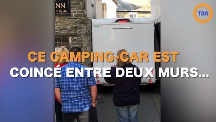 Un camping car coincé entre deux murs