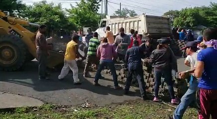 #VivaLeónJodido#VivaNicaraguaLibreLeoneses trabajan para garantizar la Libre Circulación de las familias que habitan en ese departamento.