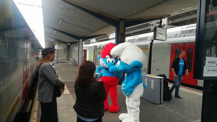 Le train Schtroumpfs en gare de Charleroi 2