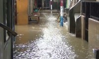 Banjir di Kebon Pala Mulai Surut, Warga Bersihkan Rumah