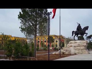 Teatri Kombetar - Rama: Ata qe e mallkojne sot do te gezojne neser