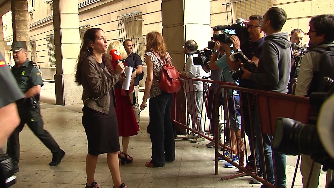 'La Manada' firma en los juzgados de Sevilla