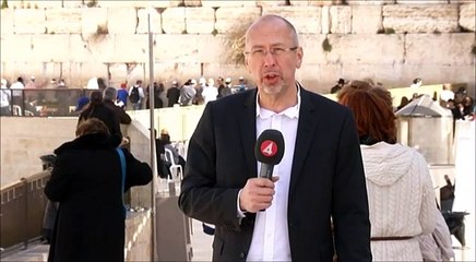 Le direct d'un journaliste suédois perturbé par une femme