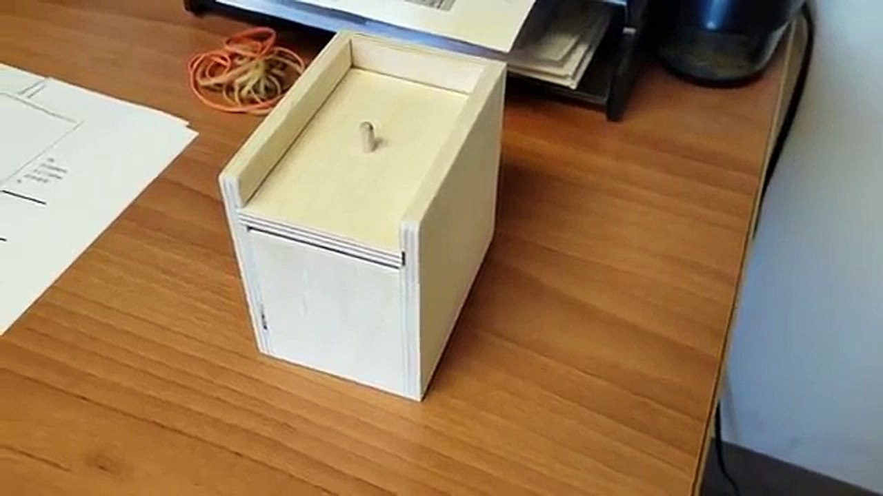 Cette boite réserve une surprise à celui qui l'ouvre