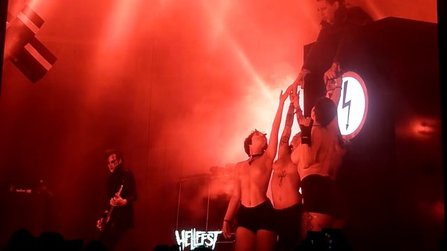Marilyn Manson- Antichrist Superstar [Girls in Topless] HELLFEST 2018