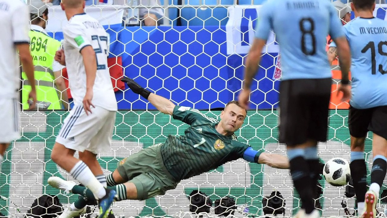 Uruguay goleó 3-0 a Rusia y ganó el Grupo A