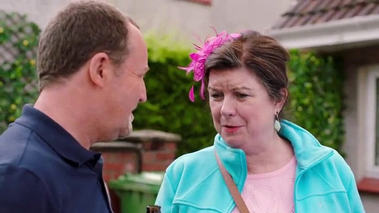 Two Doors Down S02E01