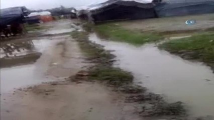 Rohingyalı Müslümanlar Sel ile Mücadele Ediyor