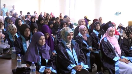 - KKTC’de başörtülü öğrenciler 'vefa'' töreni ile diplomalarına kavuştu