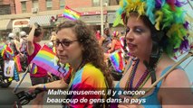 Des milliers de personnes défilent pour la Gay Pride à New York