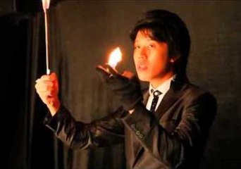 Magician Shows Off Magnificent Sleight of Hand