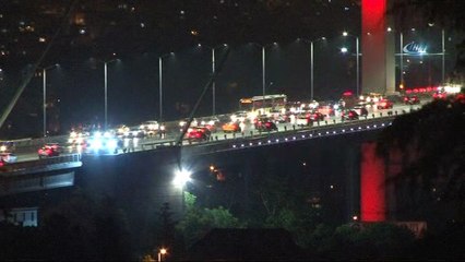 İstanbul’da gökyüzünü şimşekler aydınlattı