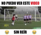 No puedo ver este video sin parar de reír