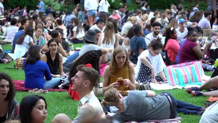 Bryant Park'ta ilk açık hava sinema etkinliği başladı - NEW YORK