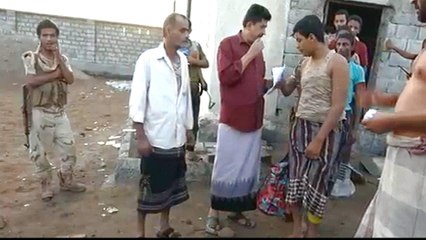 Yemen war: Exchange of prisoners as fighting continues