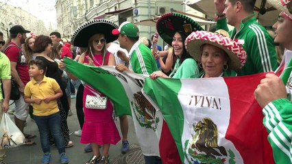 Rusia y los hinchas latinoamericanos, encantados de conocerse