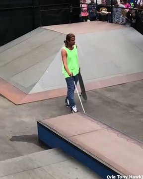 Un aveugle réalise un fifty/fifty en skate