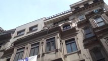 Beyoğlu'nda Bir Binada Mahsur Kalan Yavru Martı İtfaiye Tarafından Kurtarıldı