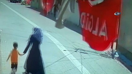Yaşlı kadının 10 bin lirasını çalıp böyle kaçtılar