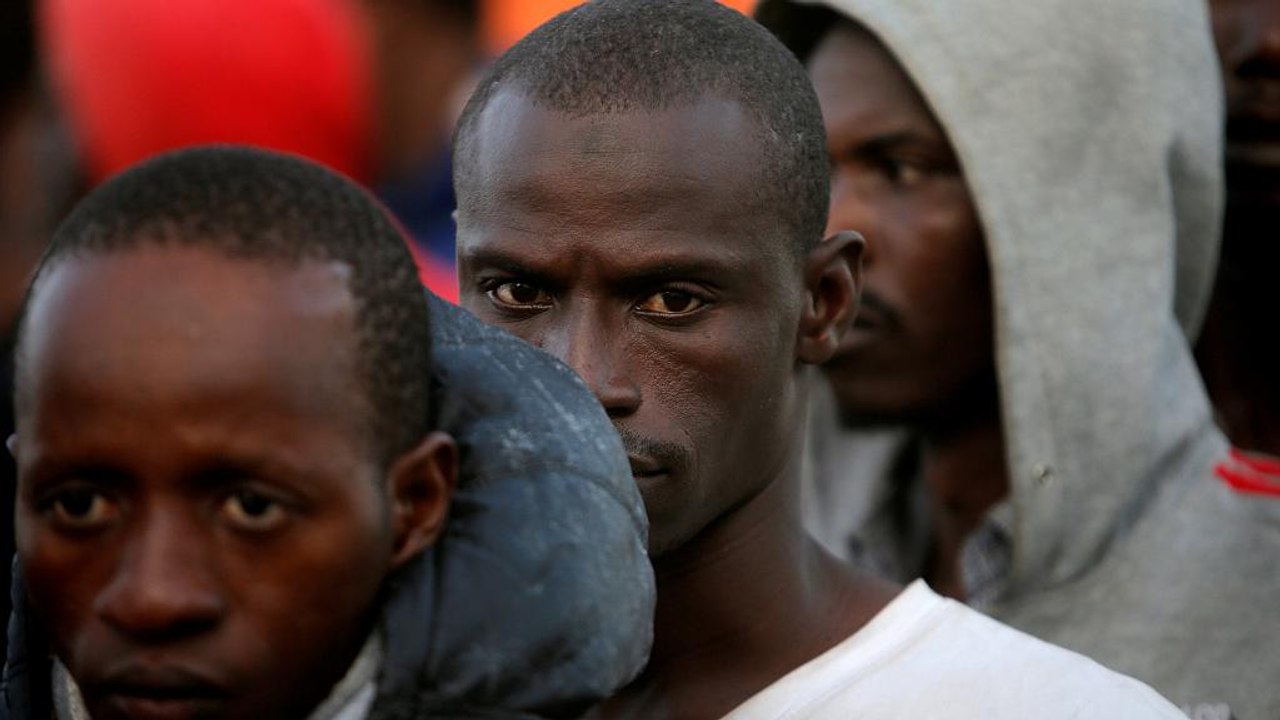 Erlaubnis erteilt: 'Alexander Maersk' hat in Sizilien angelegt