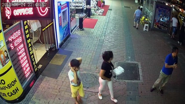 Alanya’da cep telefonu hırsızlığı güvenlik kamerasında