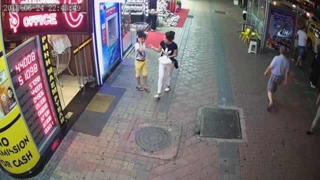 Alanya'da Cep Telefonu Hırsızlığı Güvenlik Kamerasında