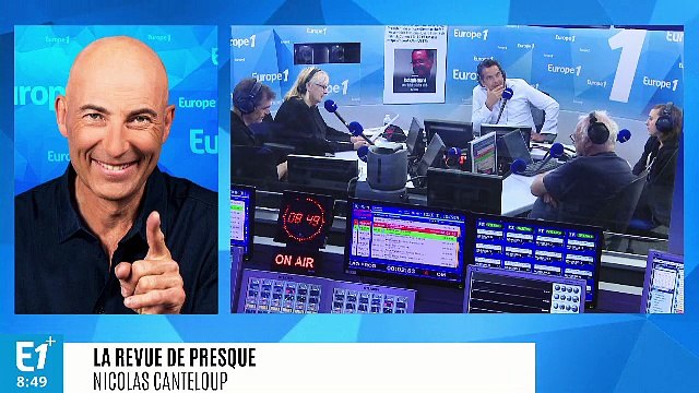 Emmanuel Macron : Brigitte, je mets quoi pour le rendez-vous avec le pape ? J'ai une toge, une couronne d'épines et des sandales, t'en penses quoi ?