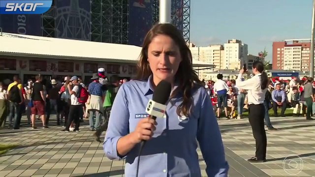 Spor spikeri kadın kendisini öpmeye çalışan taraftarı böyle uyardı